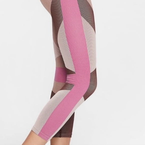 New With Tags NIKE Seamless 7/8 Leggings Sculpt Icon Clash - Picture 5 of 6